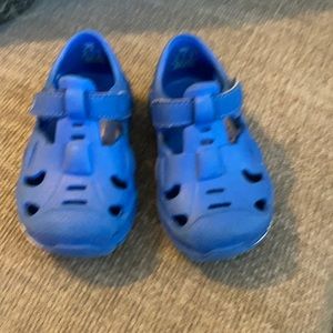 Surprize by stride rite